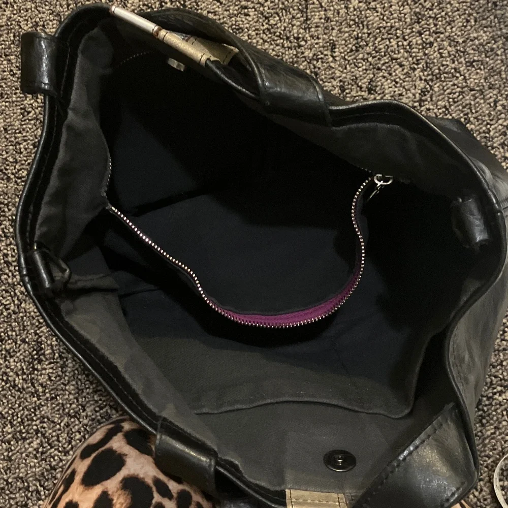 Lynn Tallerico black leather bag with gold and silver racing stripes - Picture 6 of 9